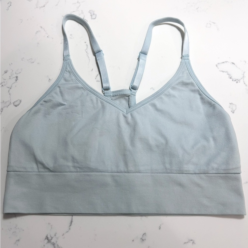 โฅ๐ฑ๐ฎ ๐๐๐๐: Seamless Racerback Sports Bra - Picture 2 of 4